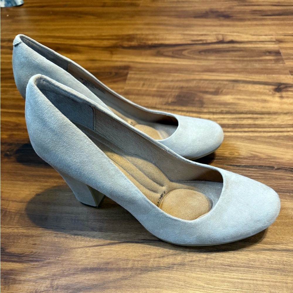 Women’s Neutral Suede Pumps